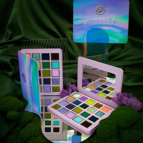 Cosmic Brushes "Serenity" eyeshadow palette - Picture 12 of 12